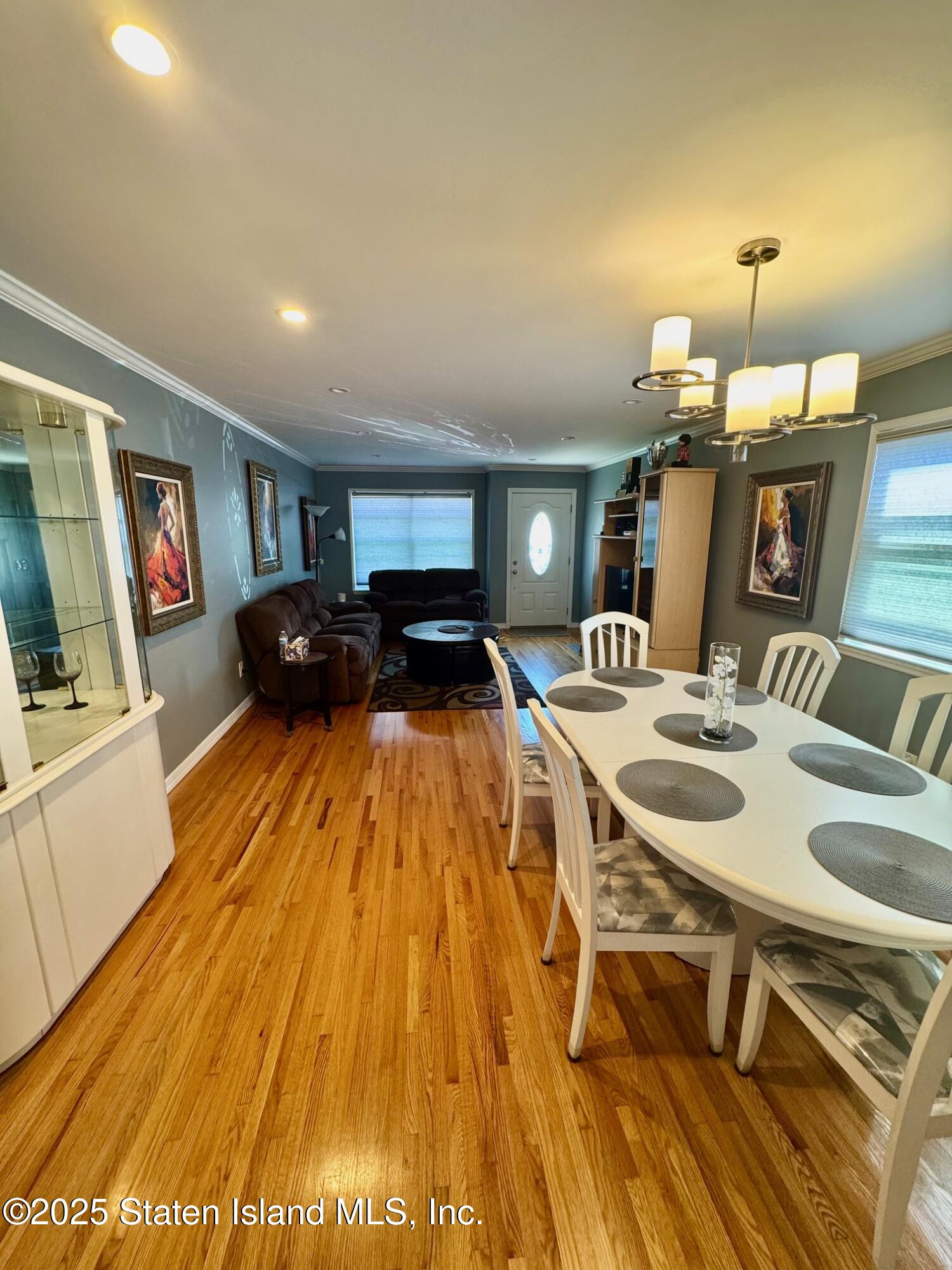 200 Llewellyn Place Image 5