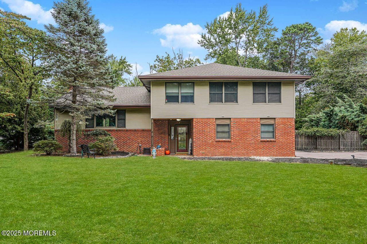 4 Spruce Way Image 1