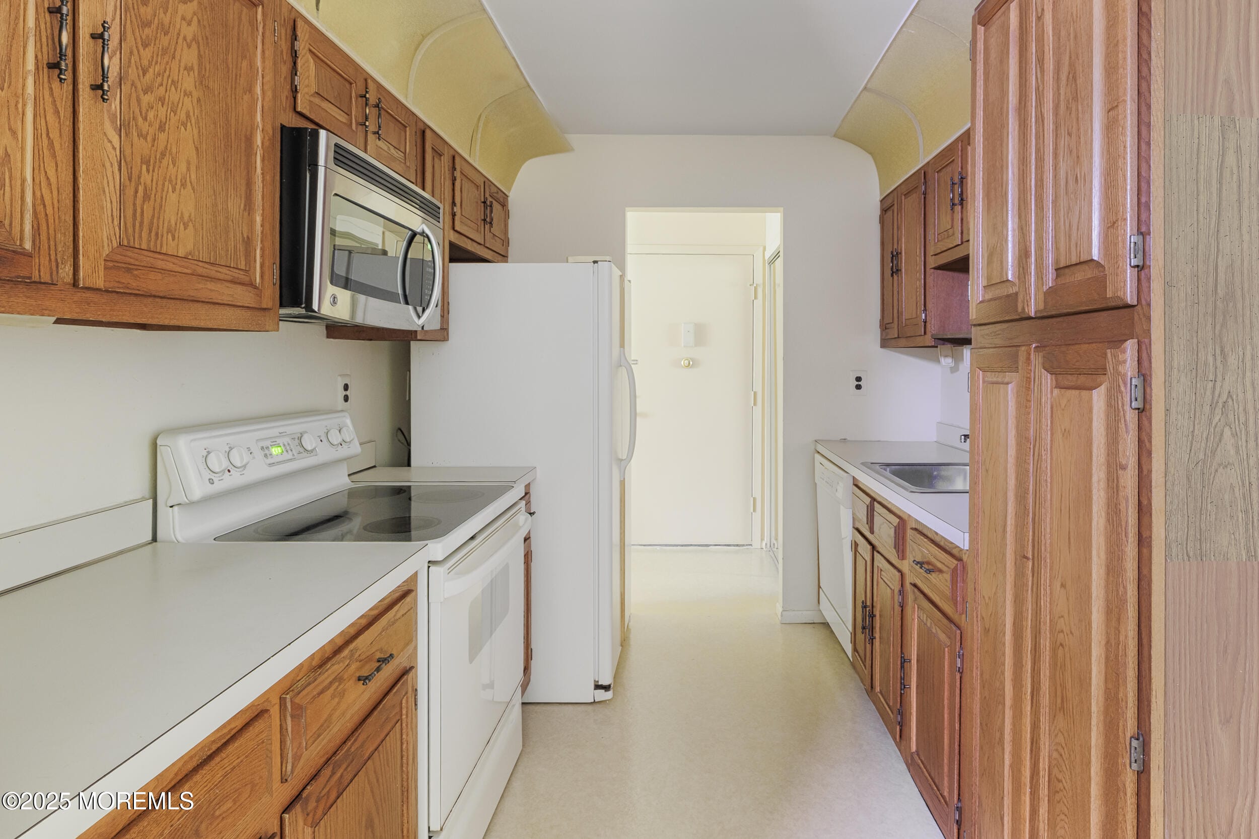 224 Medford Court #B, Manalapan, NJ, 07726 image 16