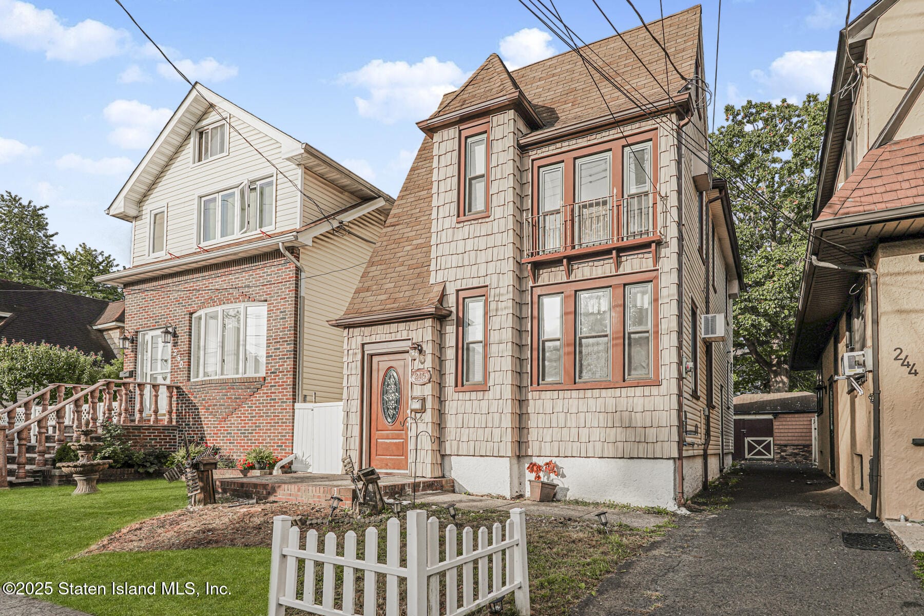 246 Dubois Avenue Image 2