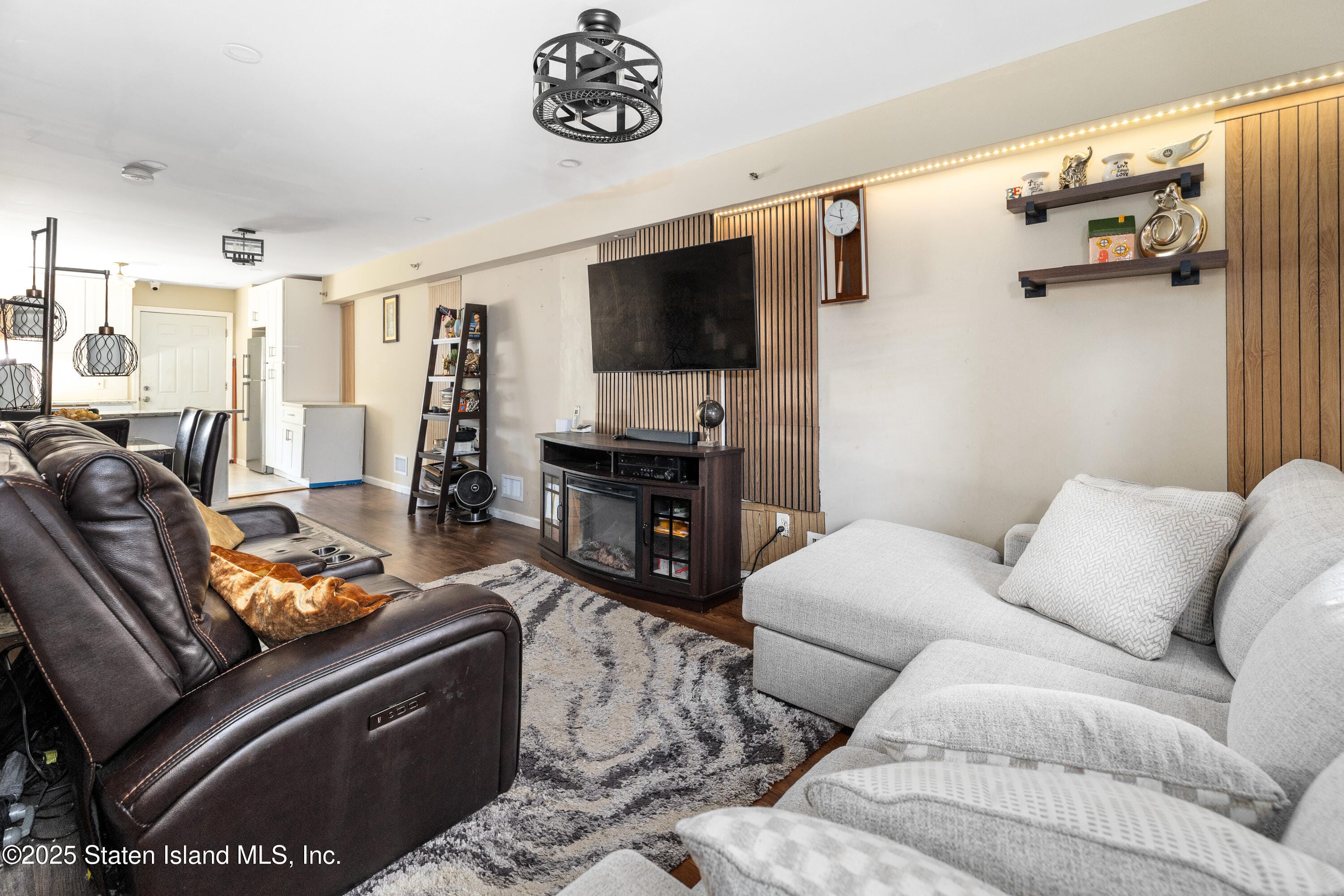 722 Post Avenue Image 4