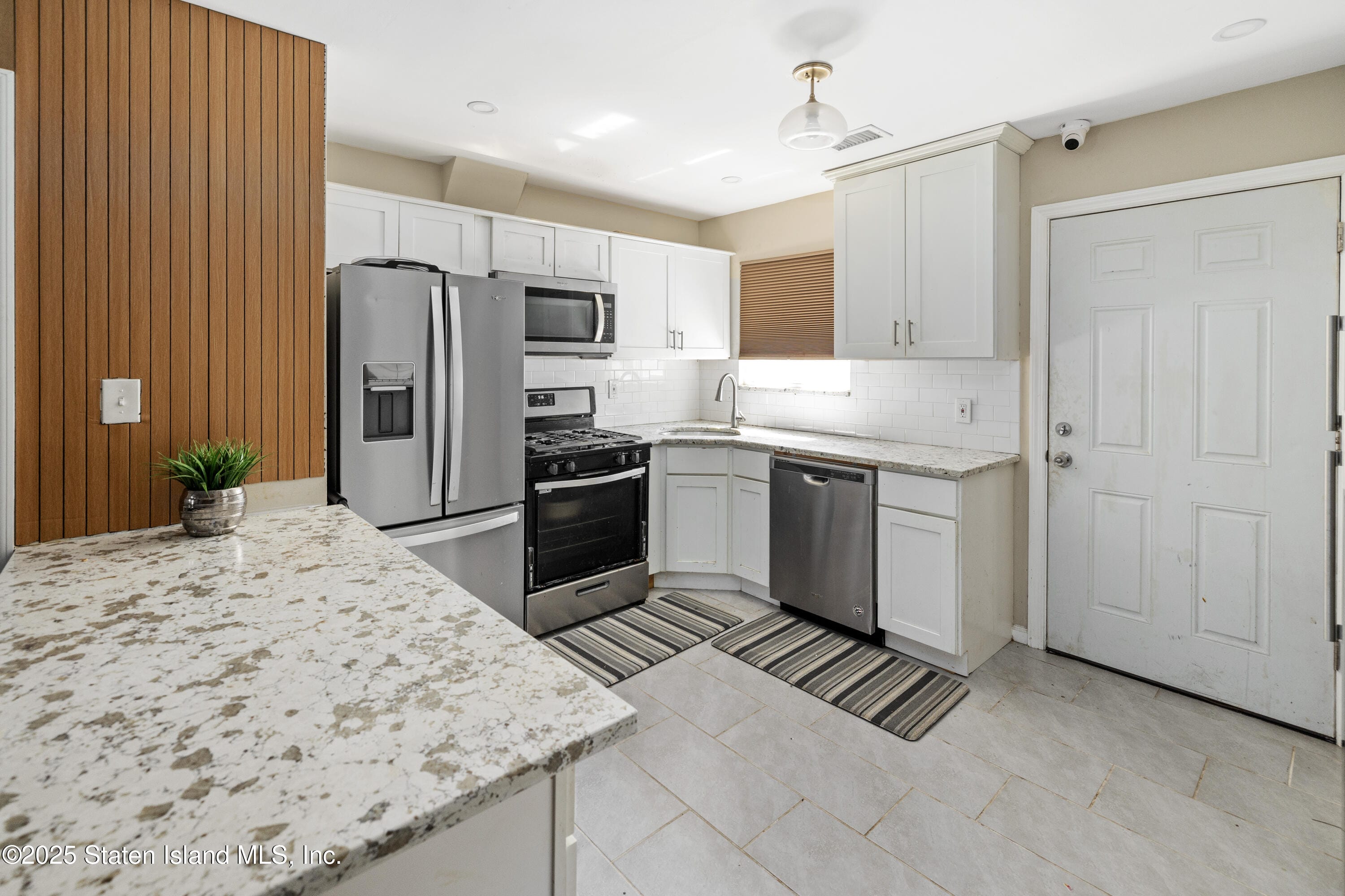 722 Post Avenue Image 5