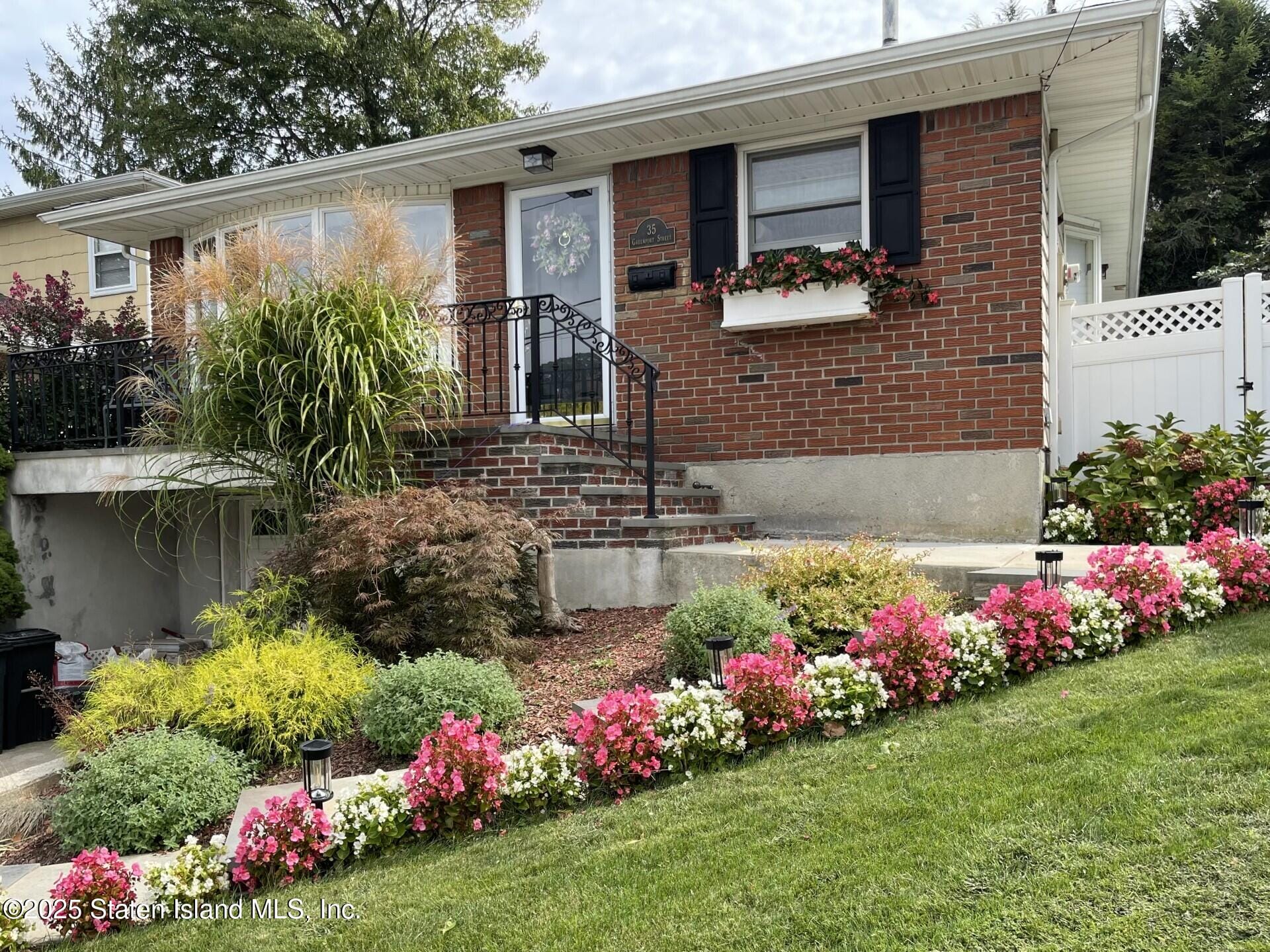 35 Greenport Street Image 2