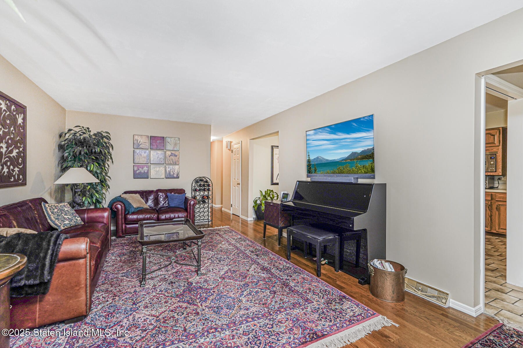 35 Greenport Street Image 4