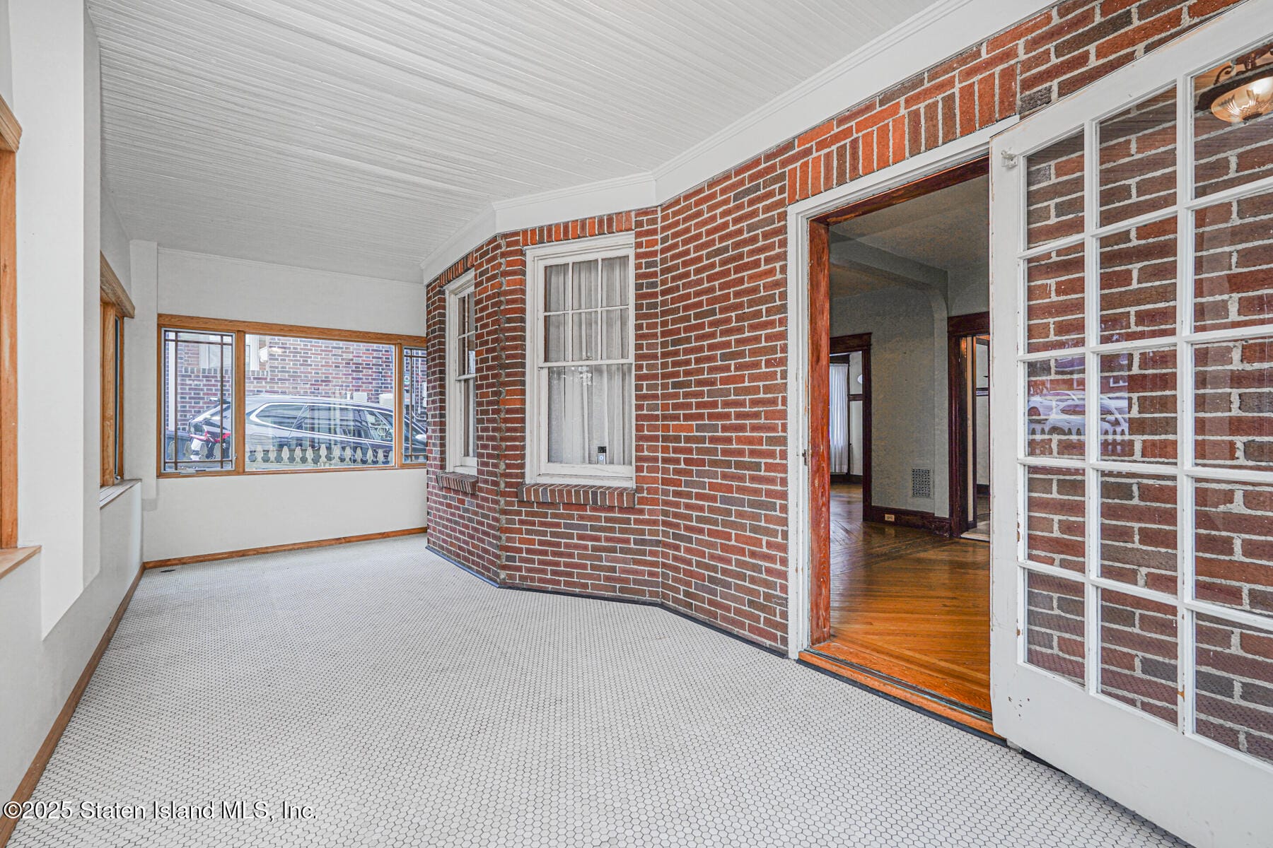 115 Oxford Place Image 4