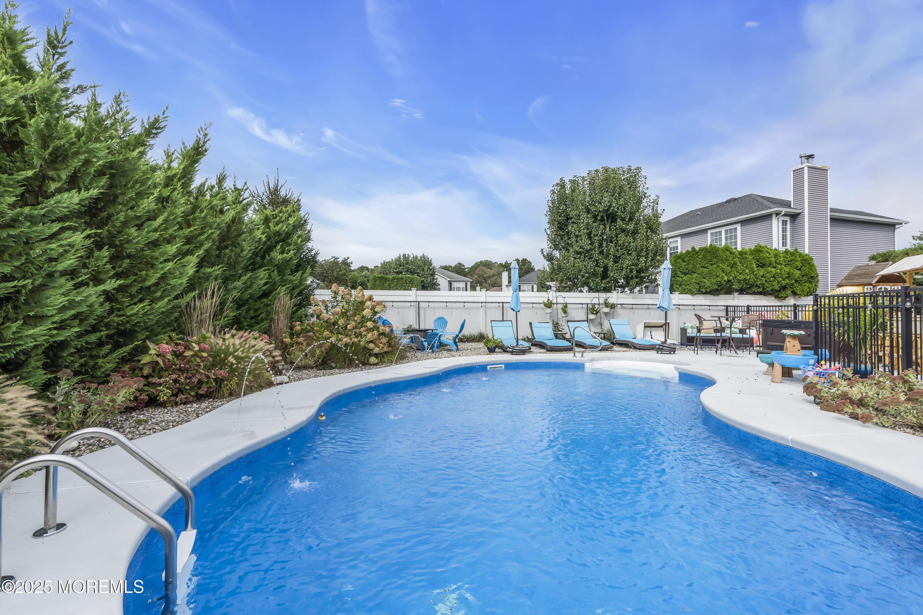 4 Rainbow Drive Image 3