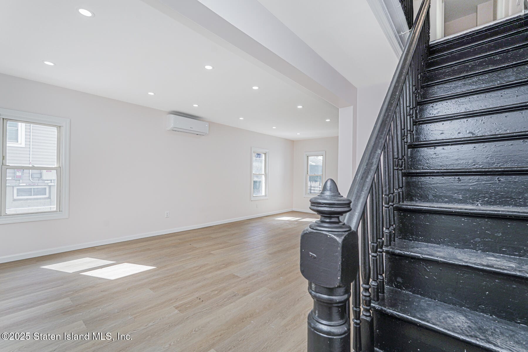 36 Lockman Avenue Image 4