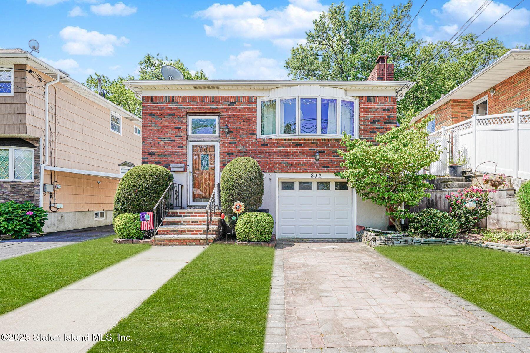 232 Robinson Avenue Image 1