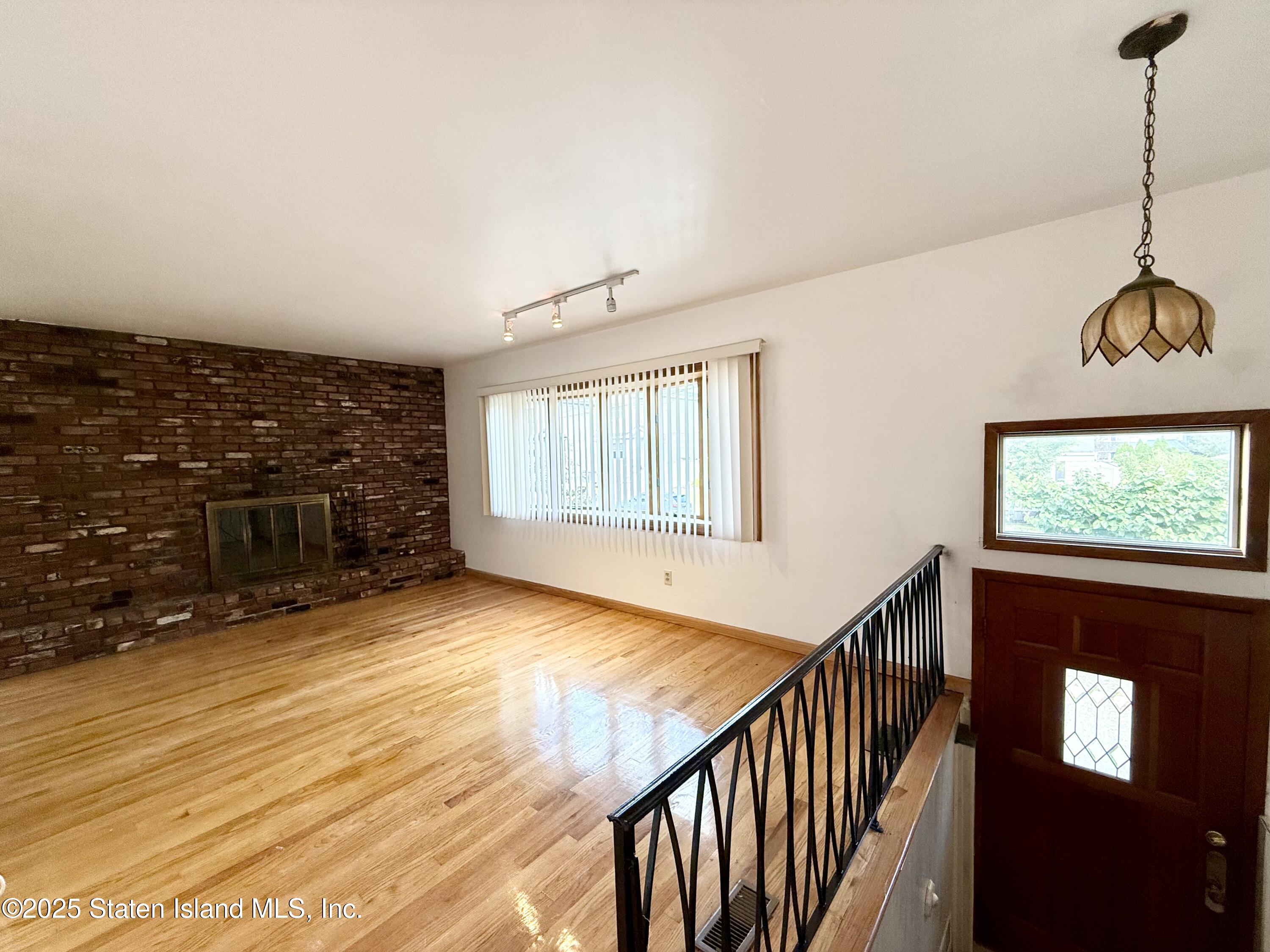 232 Robinson Avenue Image 4