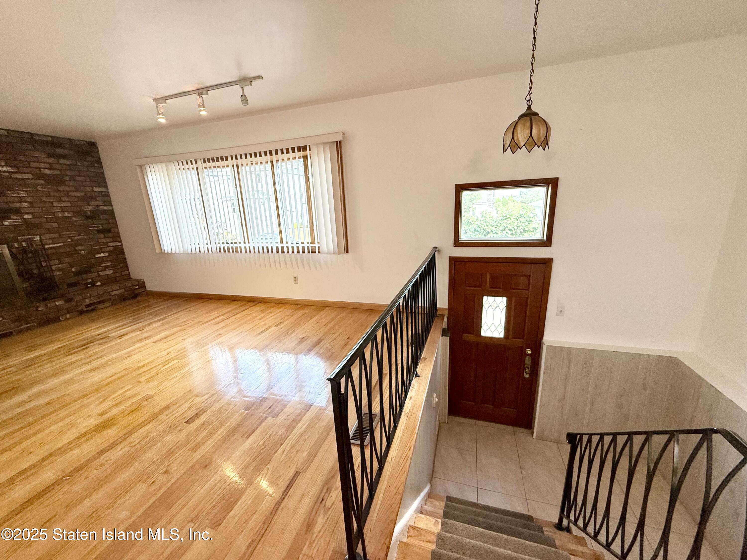 232 Robinson Avenue Image 5