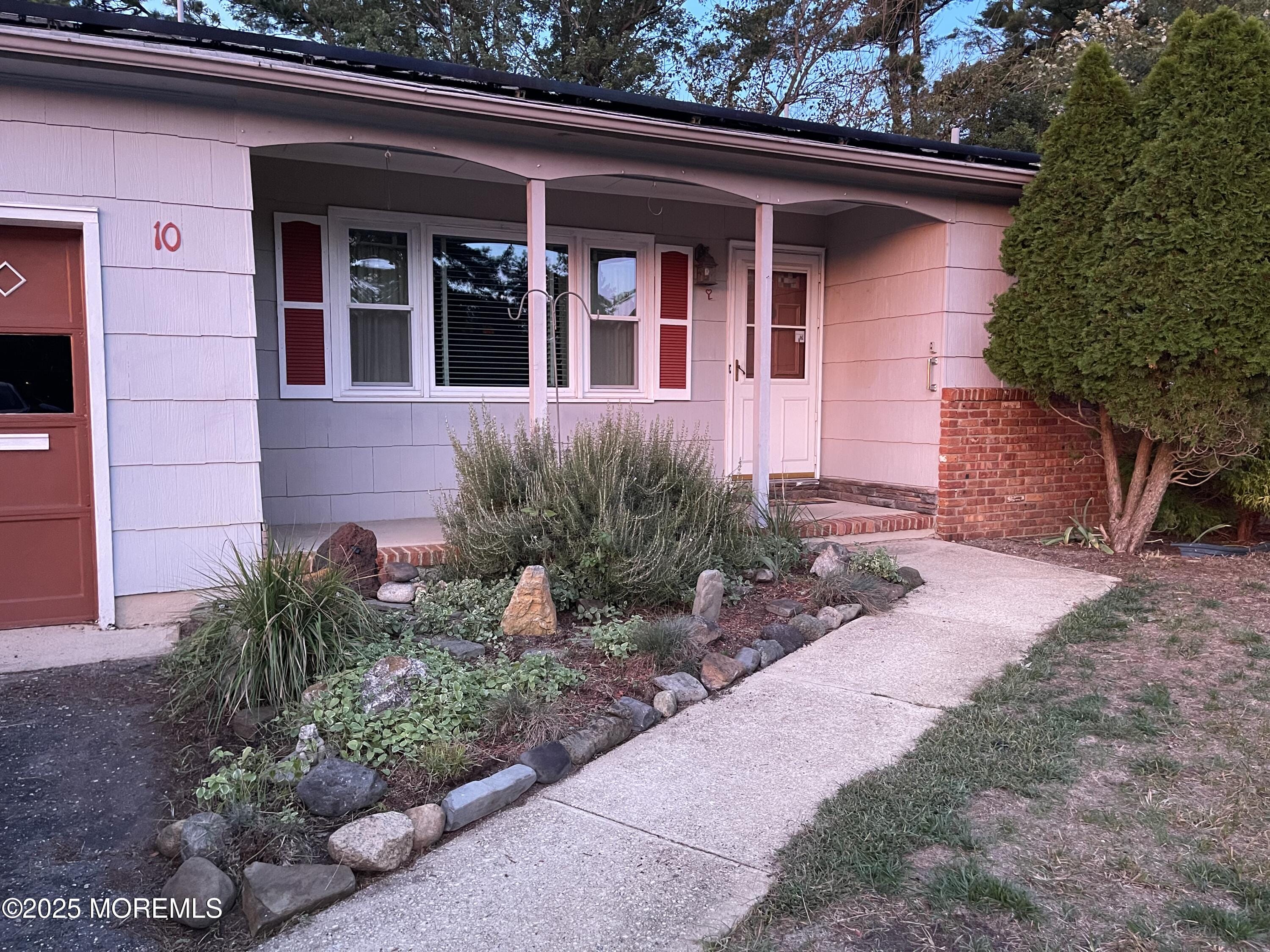 10 Woodbury Court, Toms River, NJ, 08757