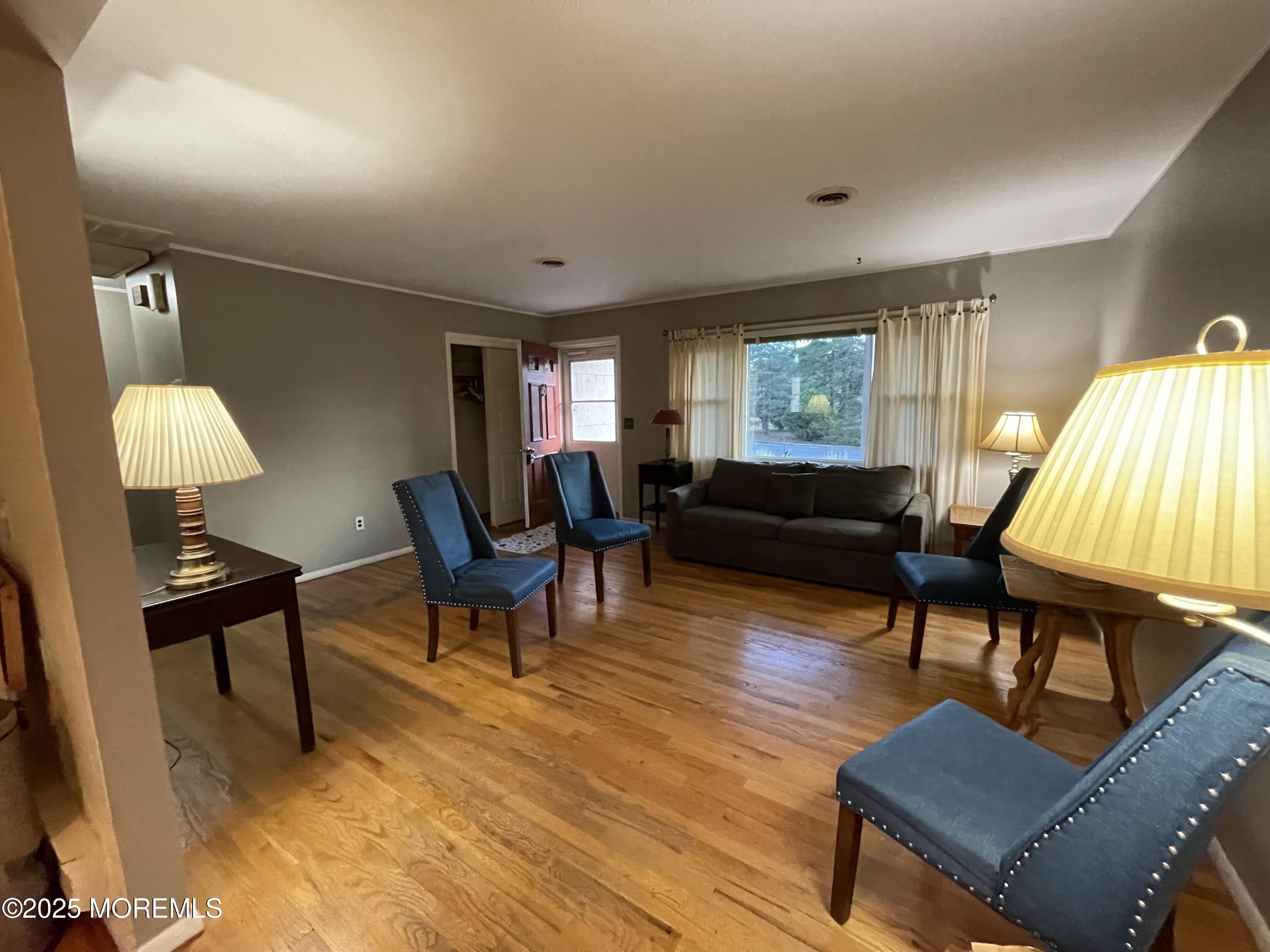10 Woodbury Court Image 3