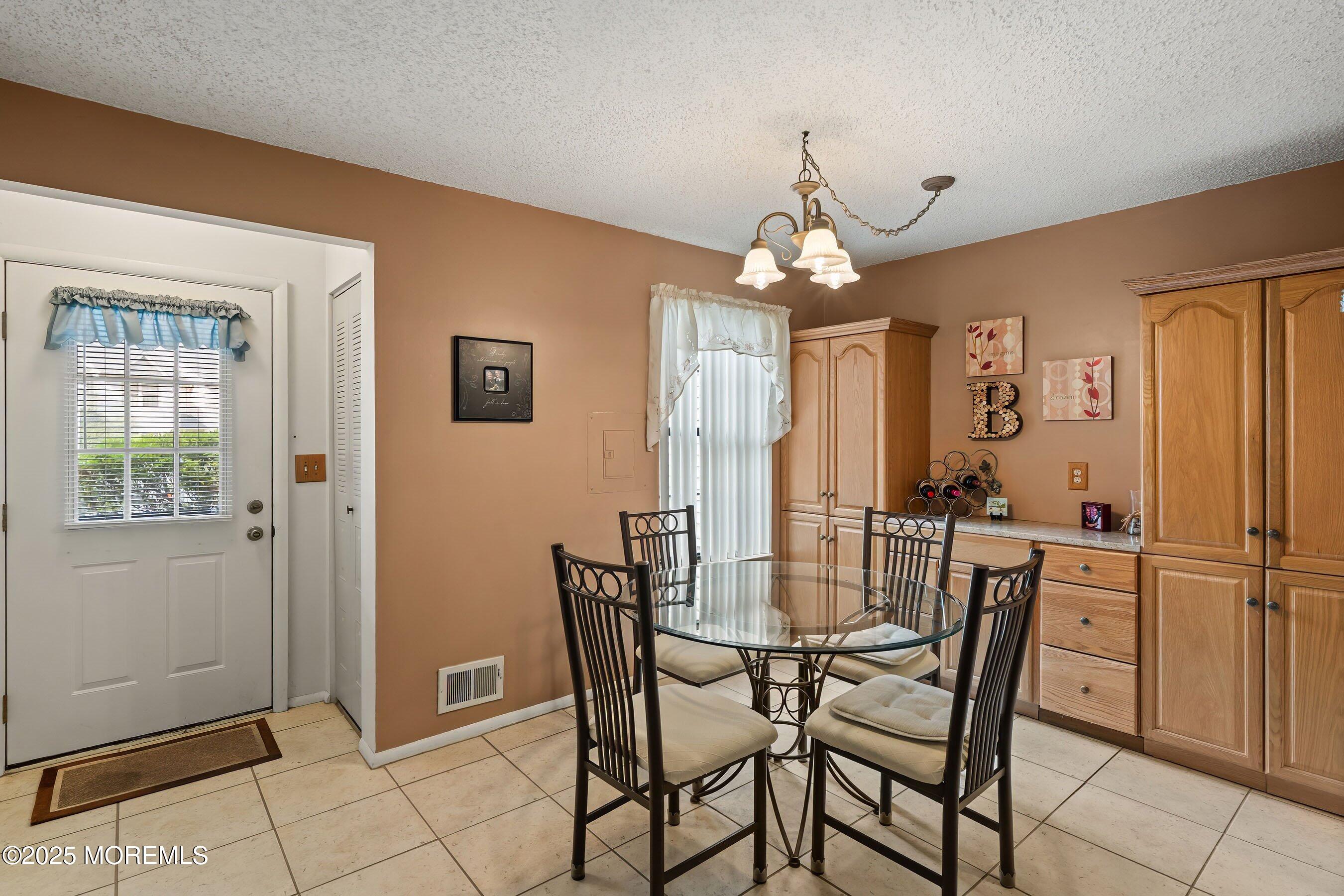 1510 Dahlia Court Image 5
