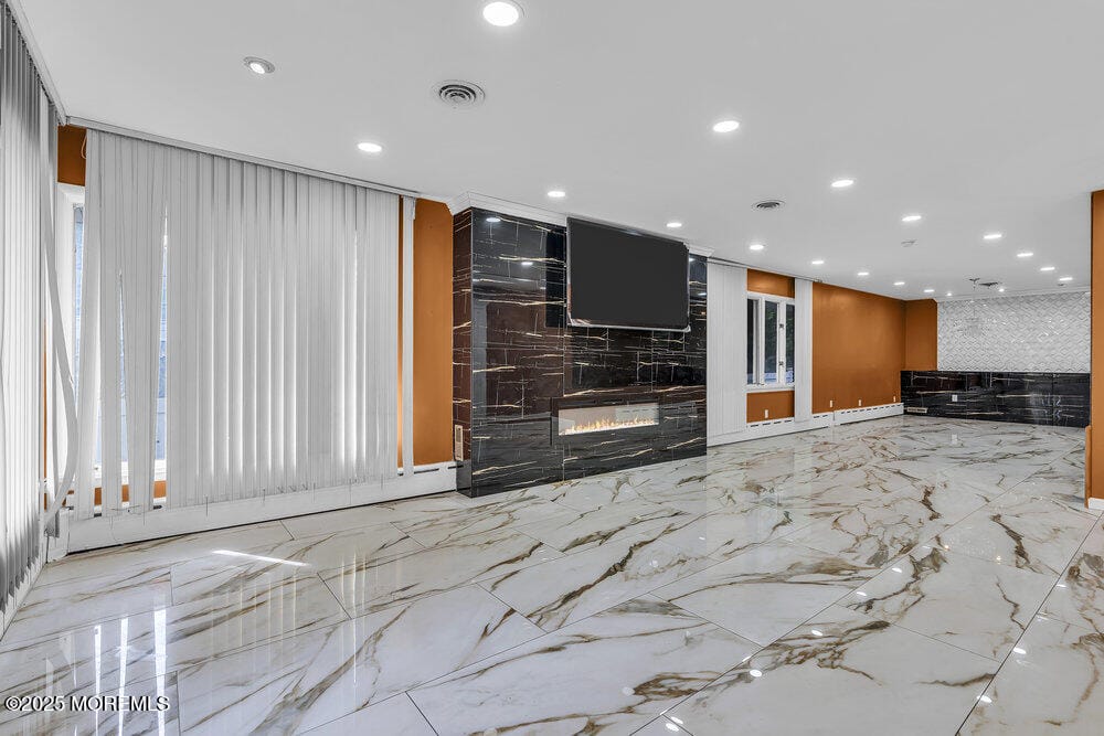 585 Noe Avenue Image 5