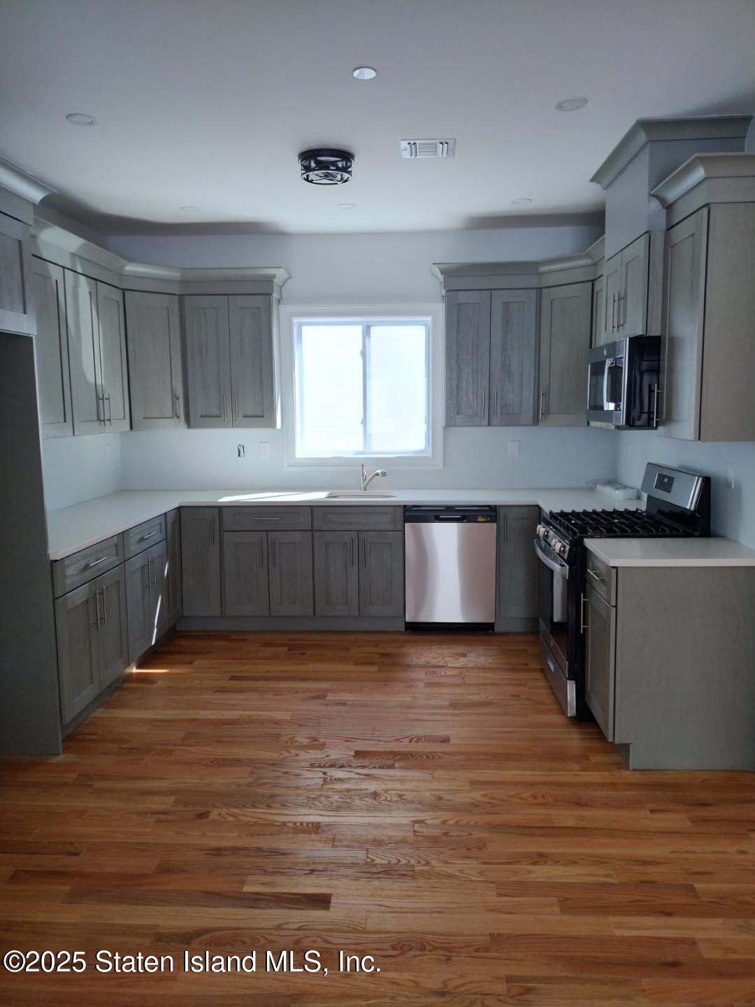 335 Oakland Avenue, Staten Island, NY, 10310 image 17