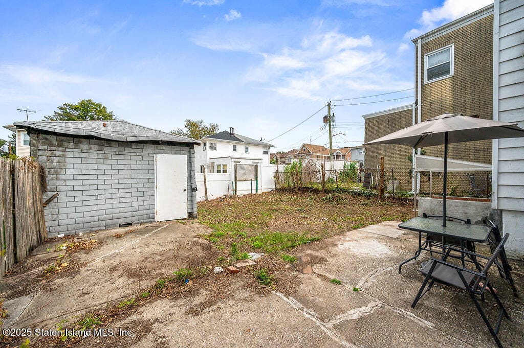 883 Manor Road Image 4