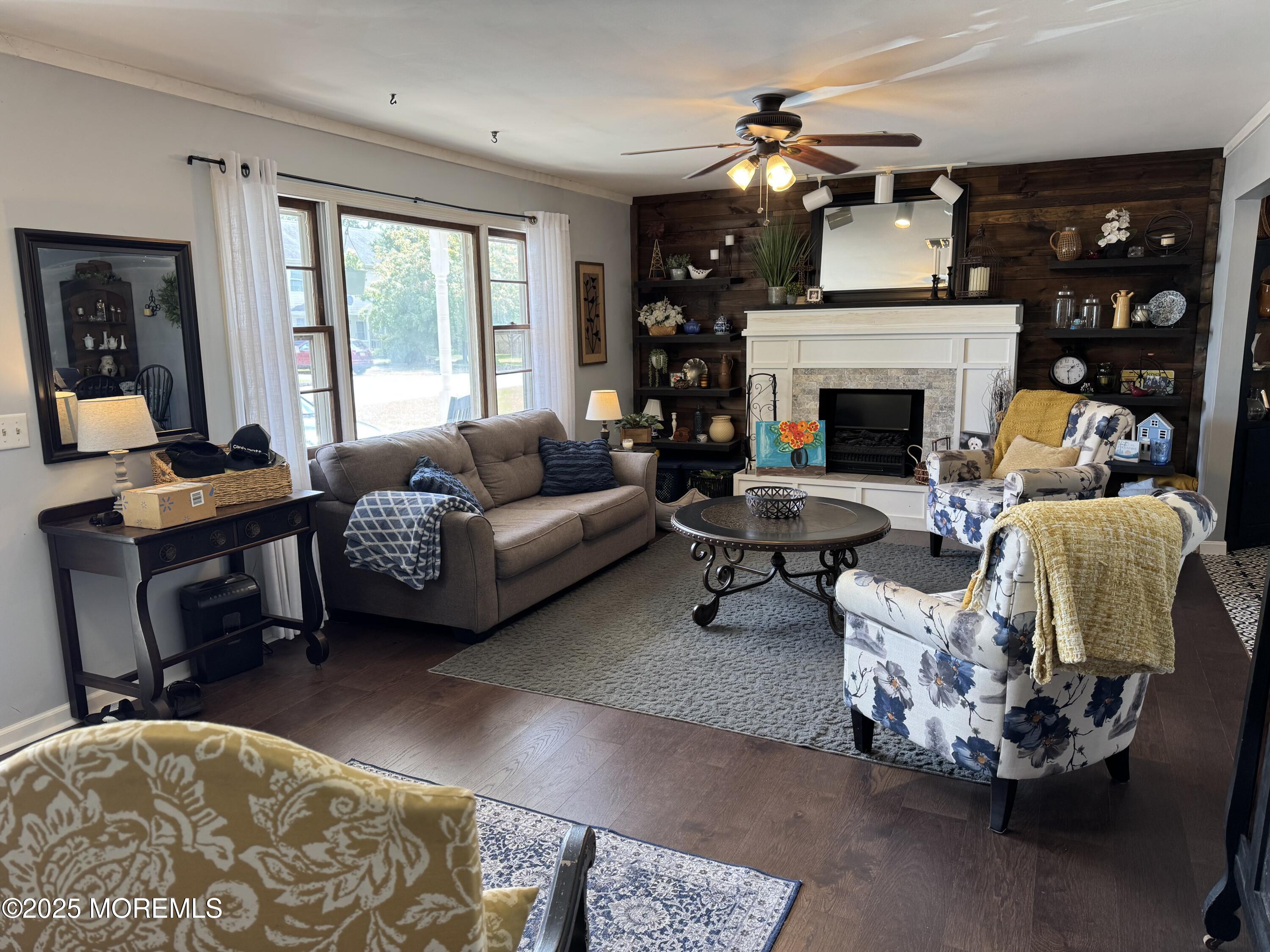 2425 Huckleberry Road Image 5
