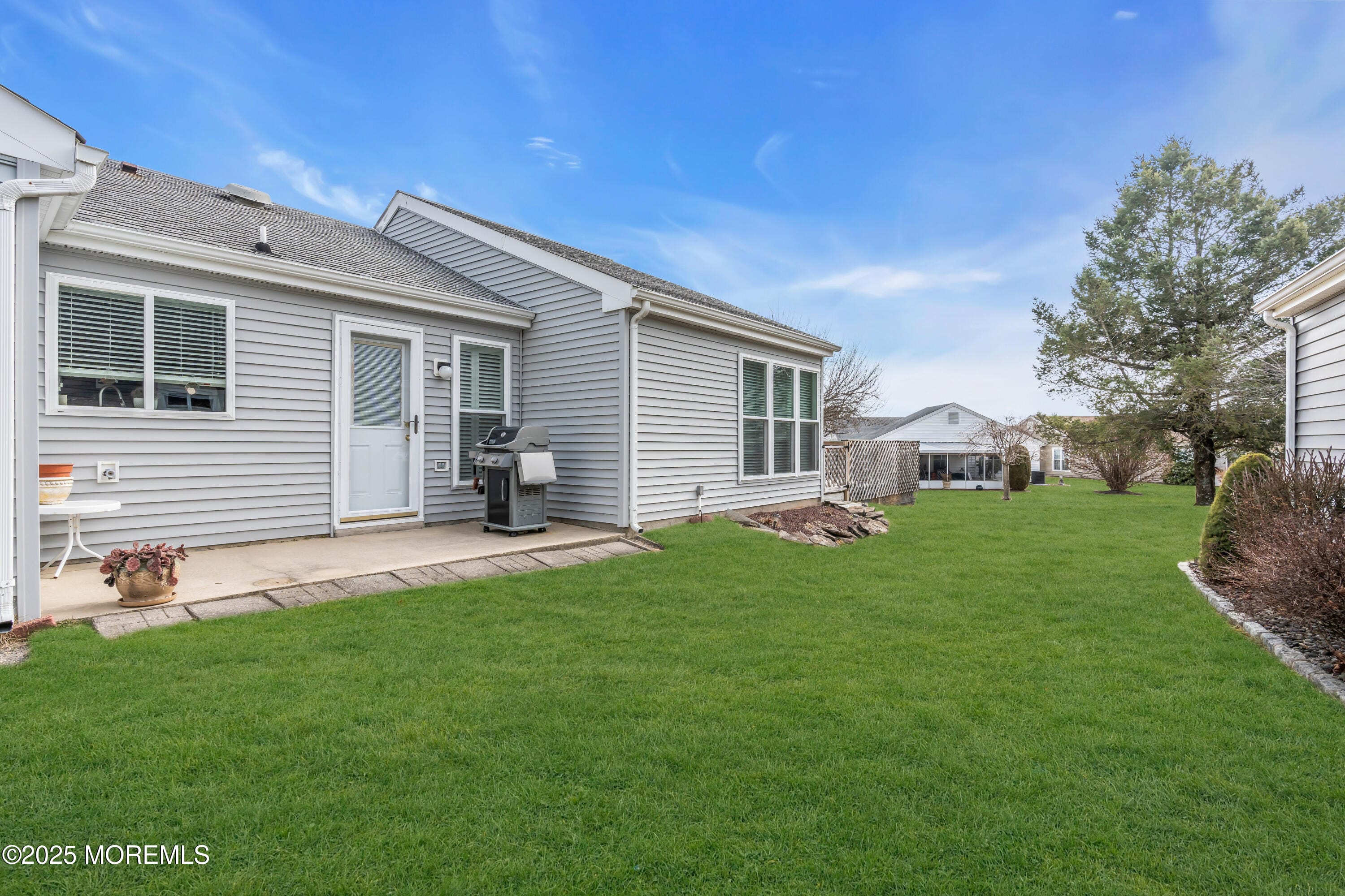 25 Greenwich Avenue Image 4