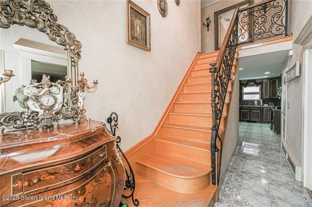 27 Honey Lane Image 4