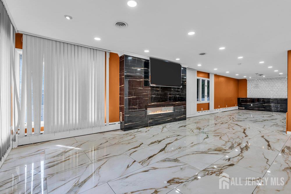 585 Noe Avenue Image 5