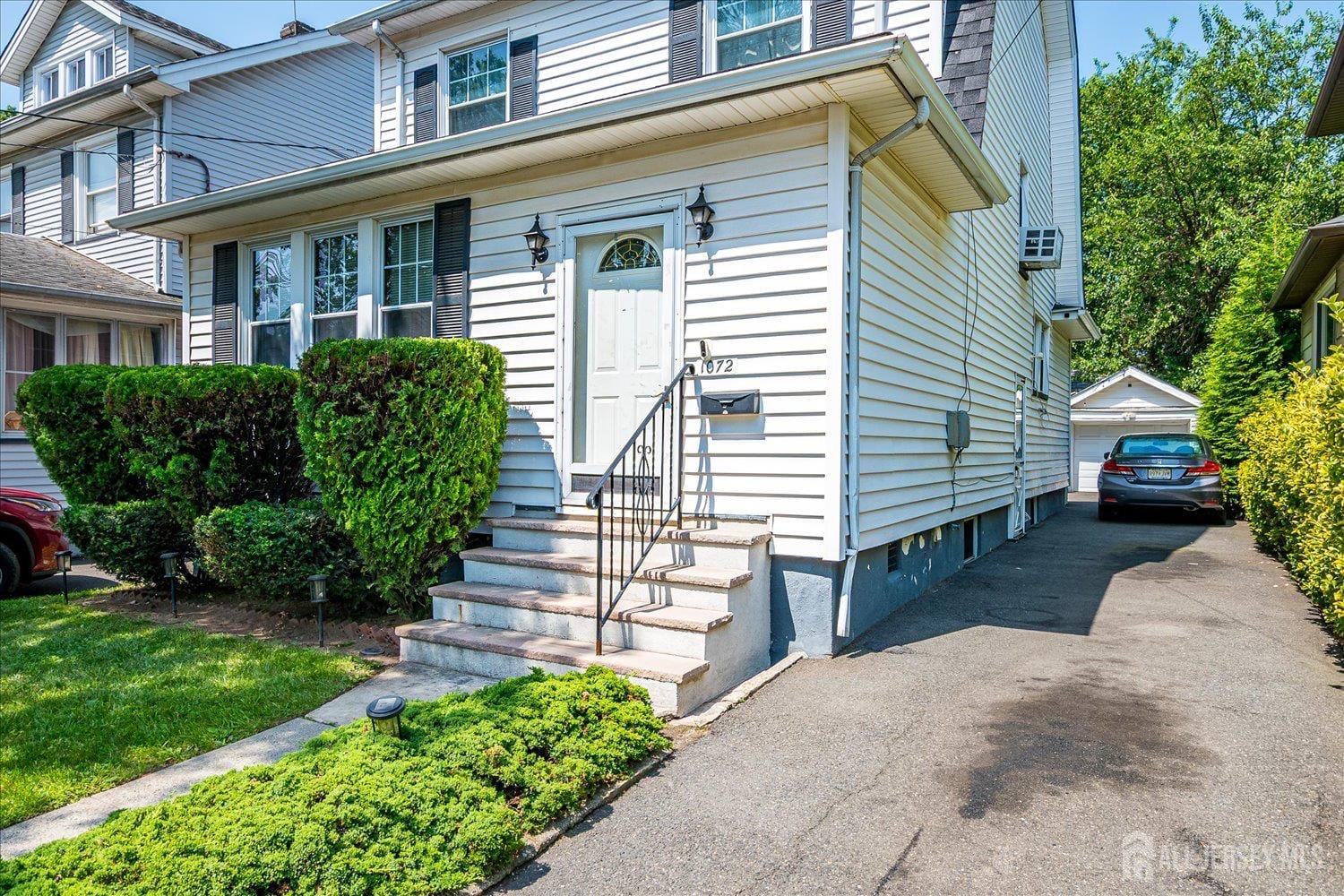 1072 Salem Avenue Image 4