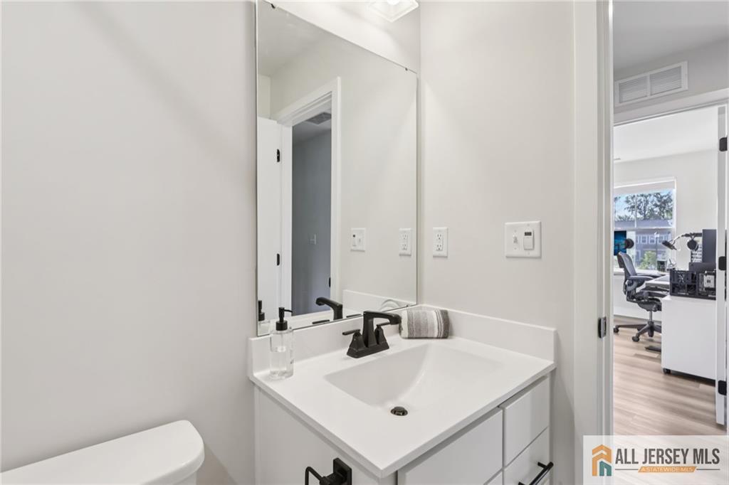 10 Athens Way, Aberdeen, NJ, 07721 image 24
