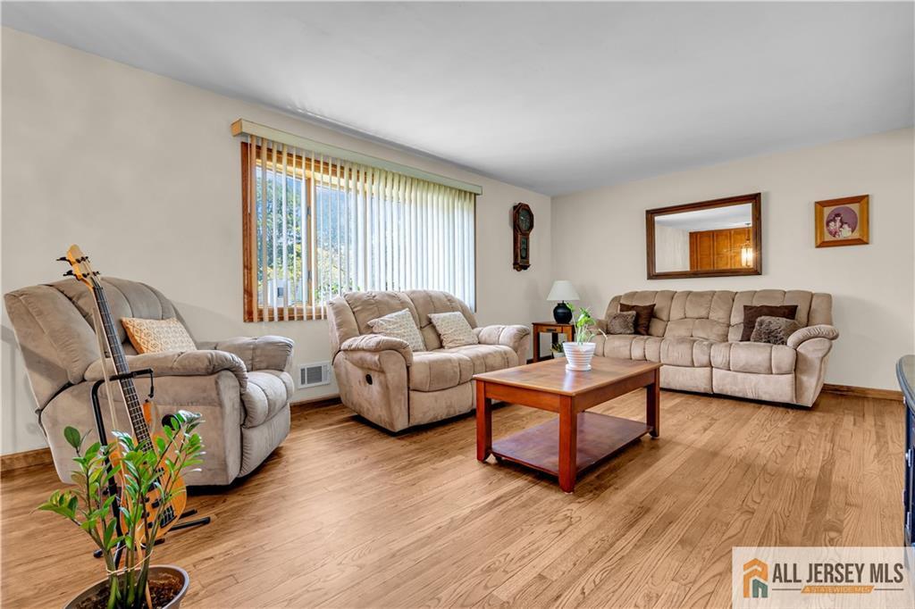 8 Whitehall Avenue Image 3
