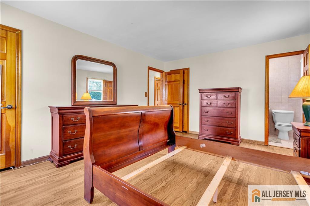 8 Whitehall Avenue, Edison, NJ, 08820 image 17
