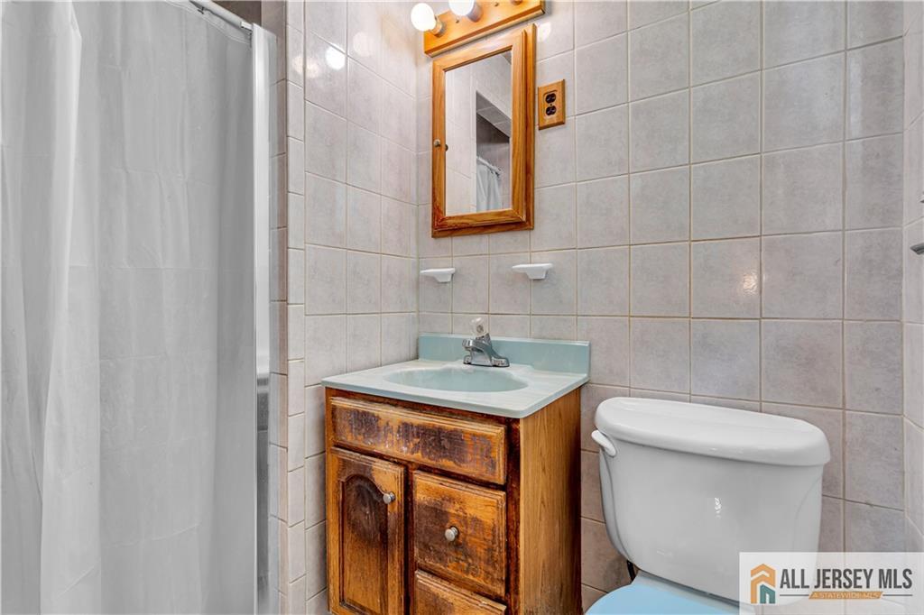 8 Whitehall Avenue, Edison, NJ, 08820 image 18