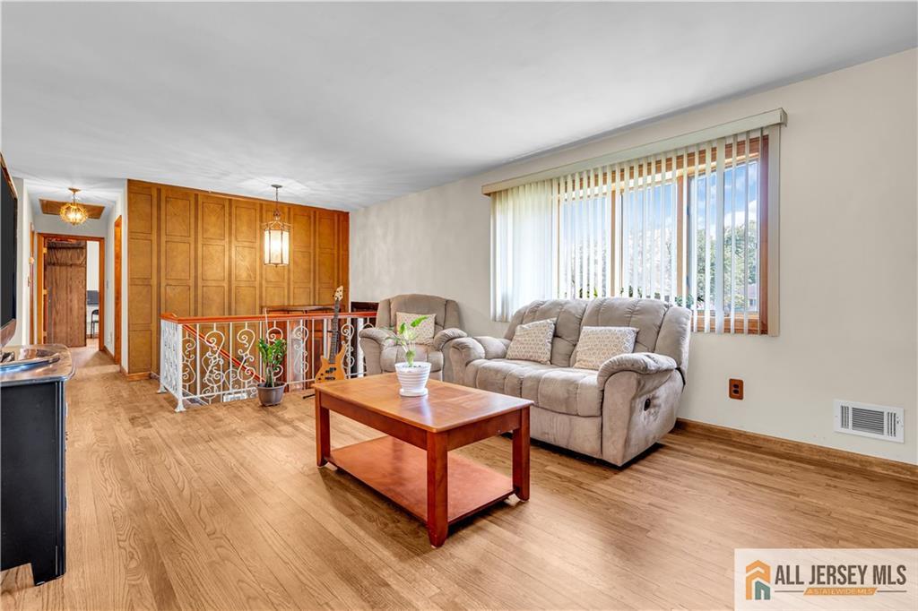 8 Whitehall Avenue, Edison, NJ, 08820 image 13