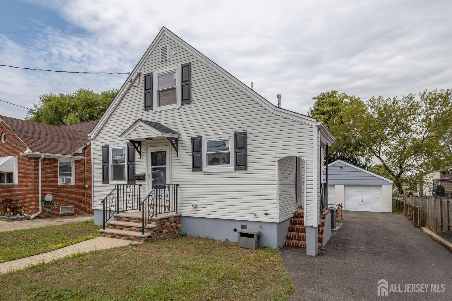 557 Main Street Image 1