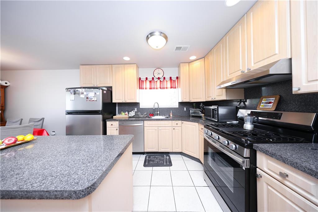 357 Cromwell Avenue, Staten  Island, New York, 10305 image 9