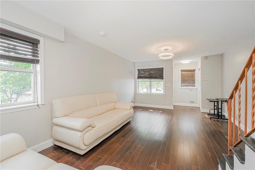 15 Lorraine Loop, Staten  Island, New York, 10309 image 7