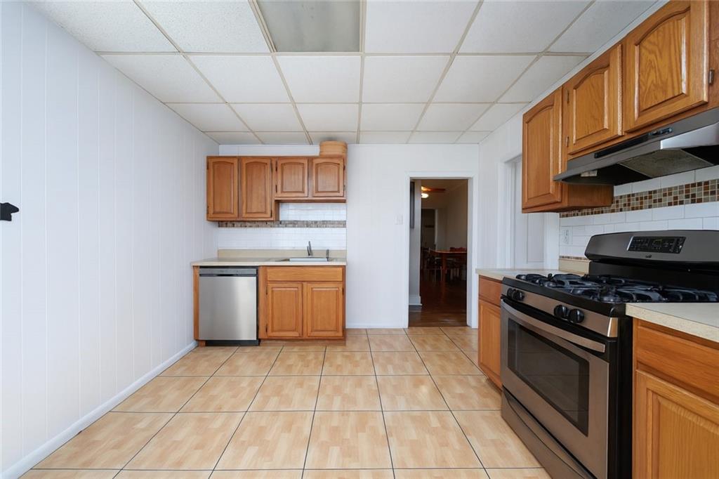 208 Saint Marys Avenue, Staten  Island, New York, 10305 image 17