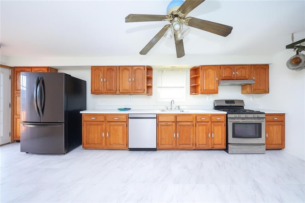 208 Saint Marys Avenue, Staten  Island, New York, 10305 image 6