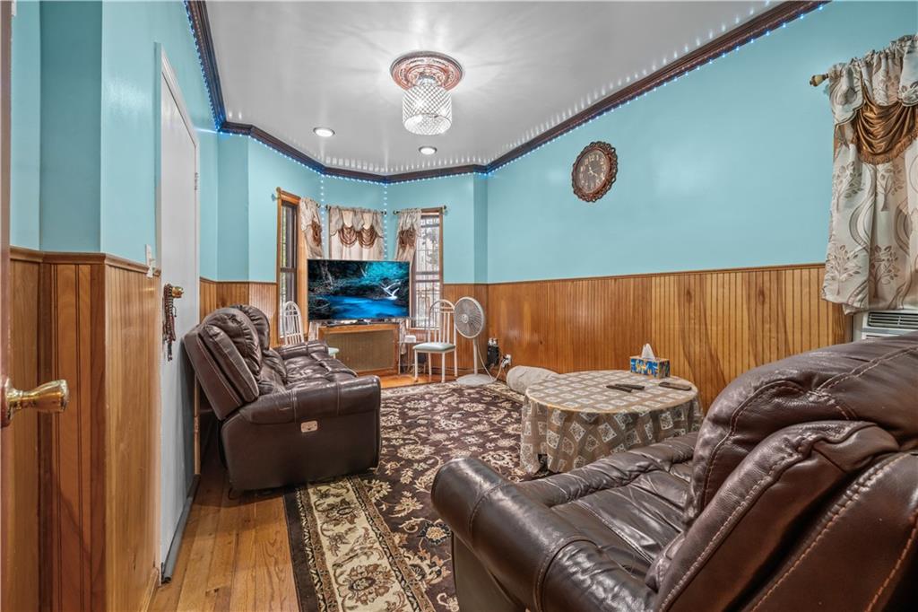 904 Avenue C Image 4