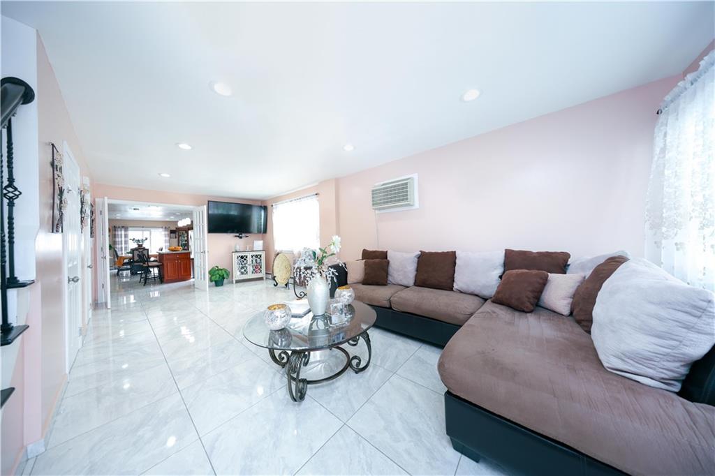 49 Lewiston Street, State Island, New York, 10314 image 12