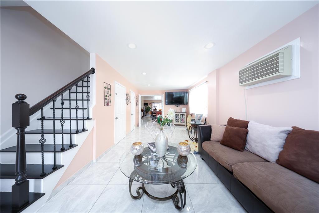 49 Lewiston Street, State Island, New York, 10314 image 13