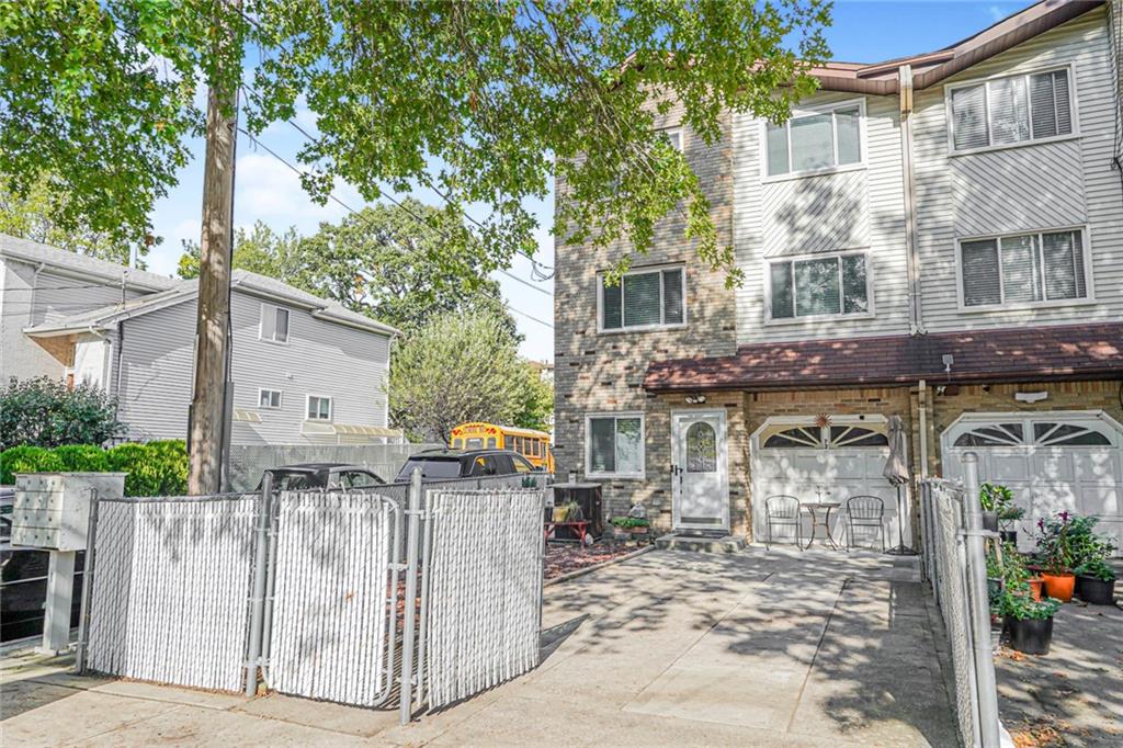 72 Eric Lane Image 4