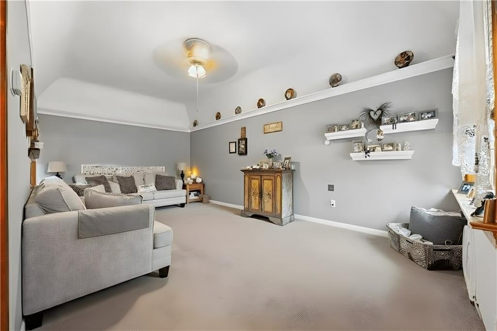 233 Dahlgren Place Image 5