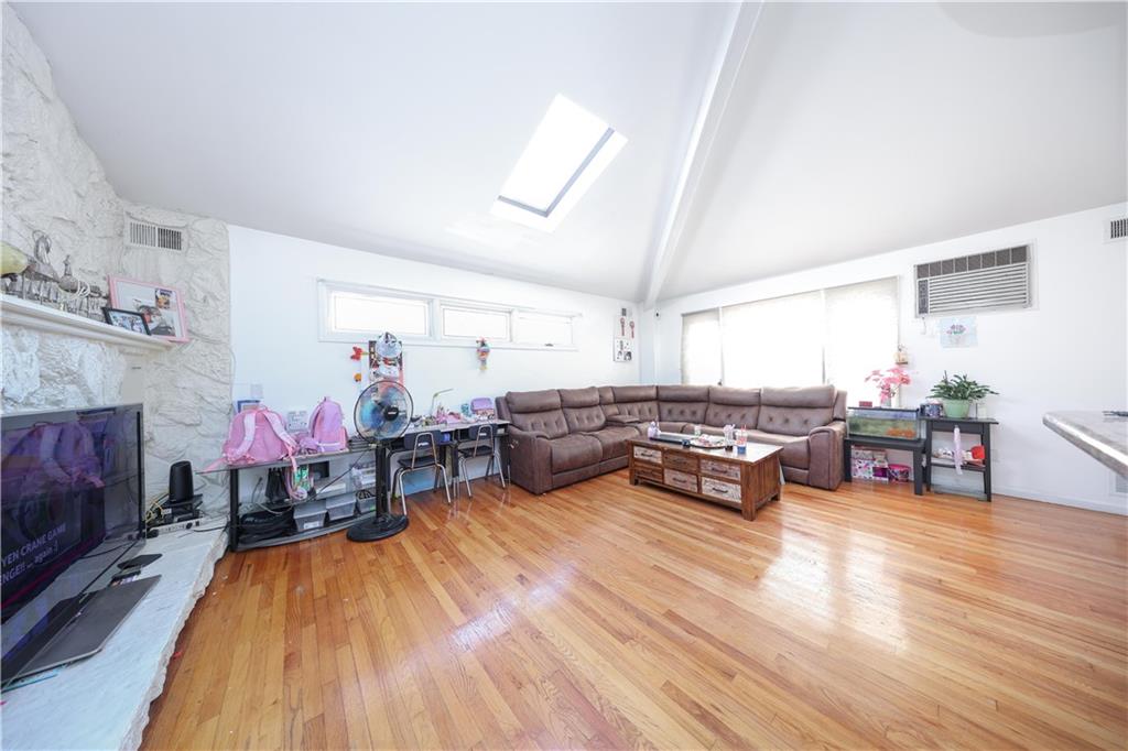 158 Mann Avenue Image 2