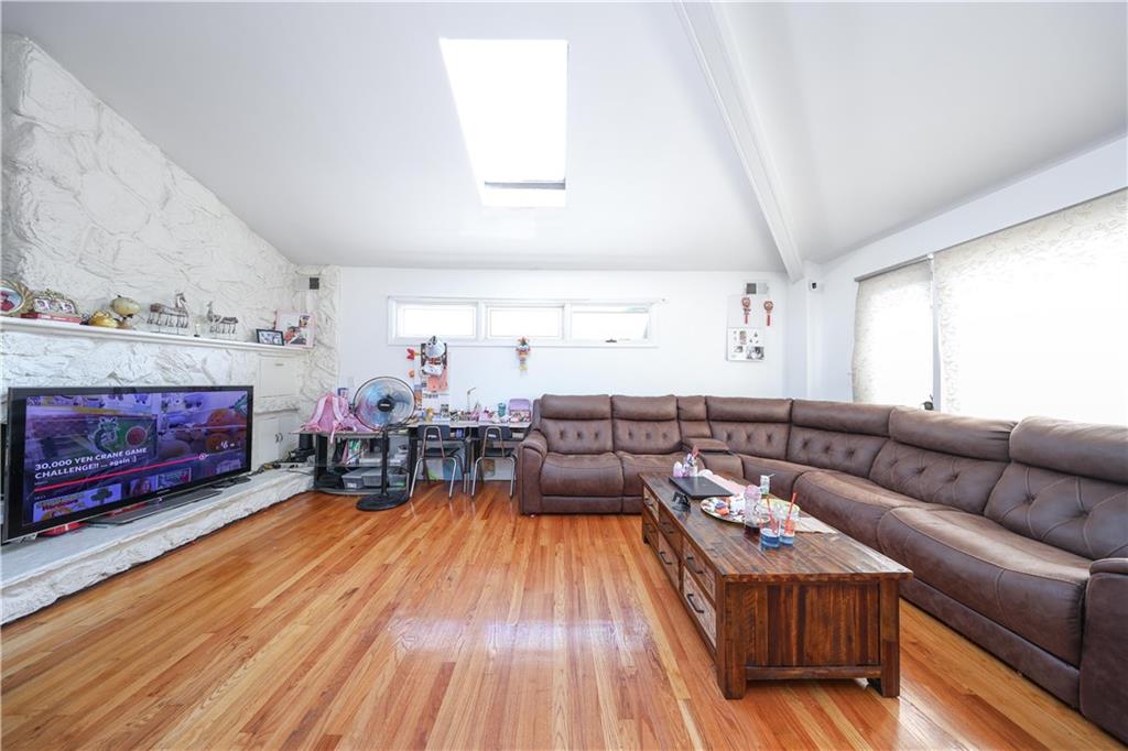 158 Mann Avenue Image 3