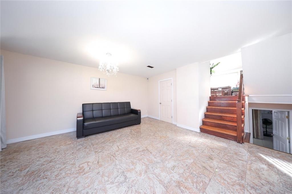 158 Mann Avenue Image 4