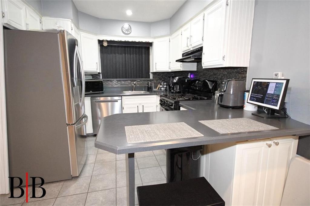 364 Rolling Hill Green Image 5