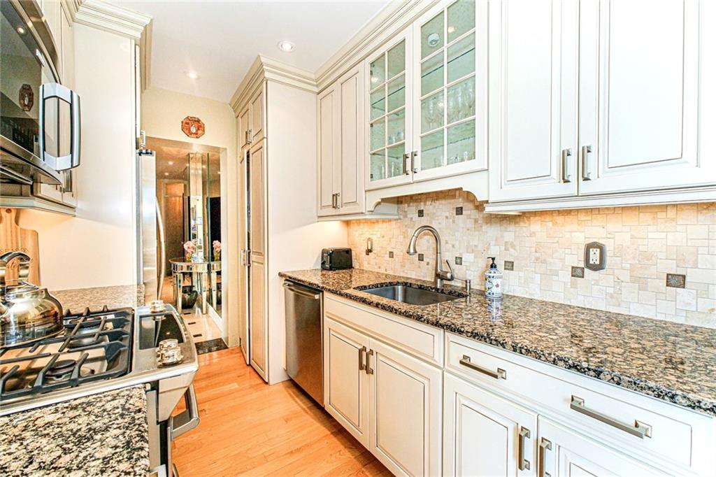 7119 Shore Road 4K, Brooklyn, New York, 11209 image 24