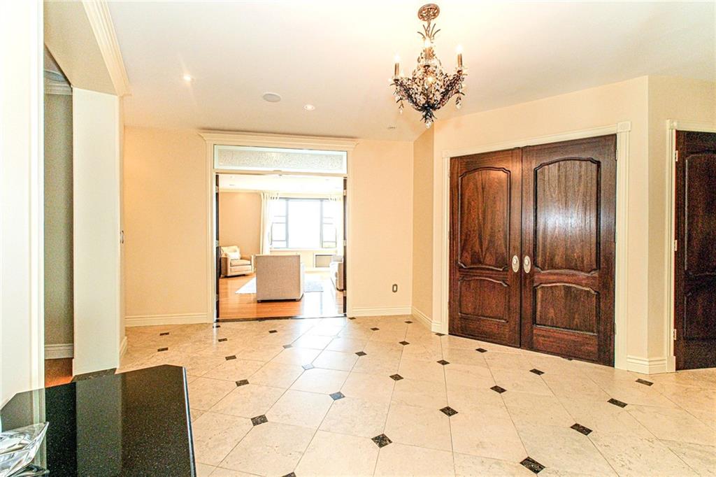 7119 Shore Road 4K Image 5