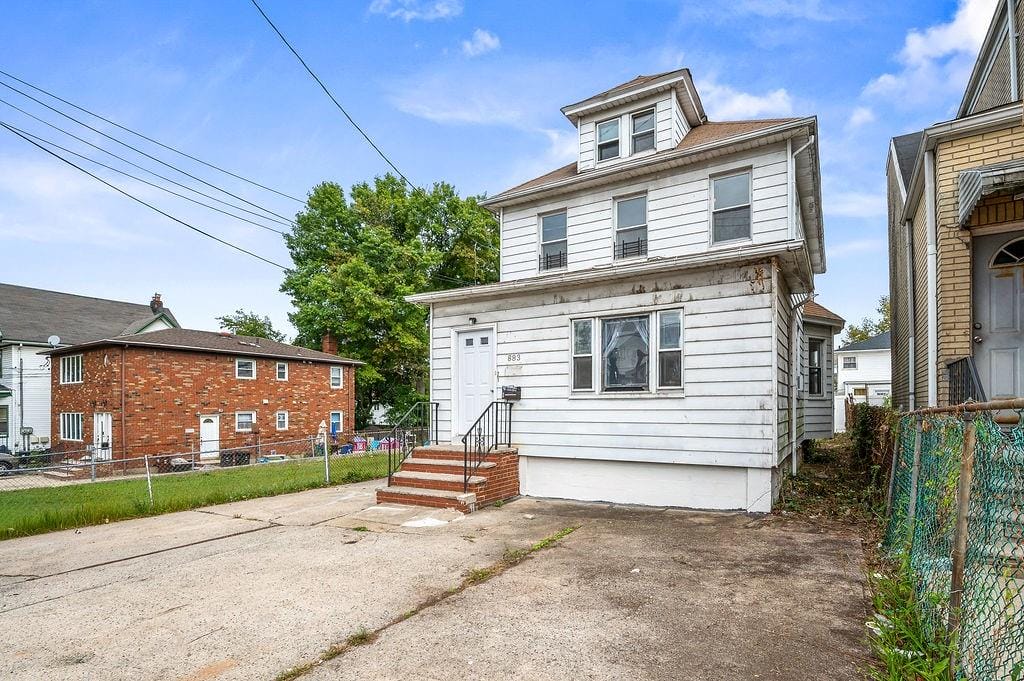 883 Manor Road Image 2