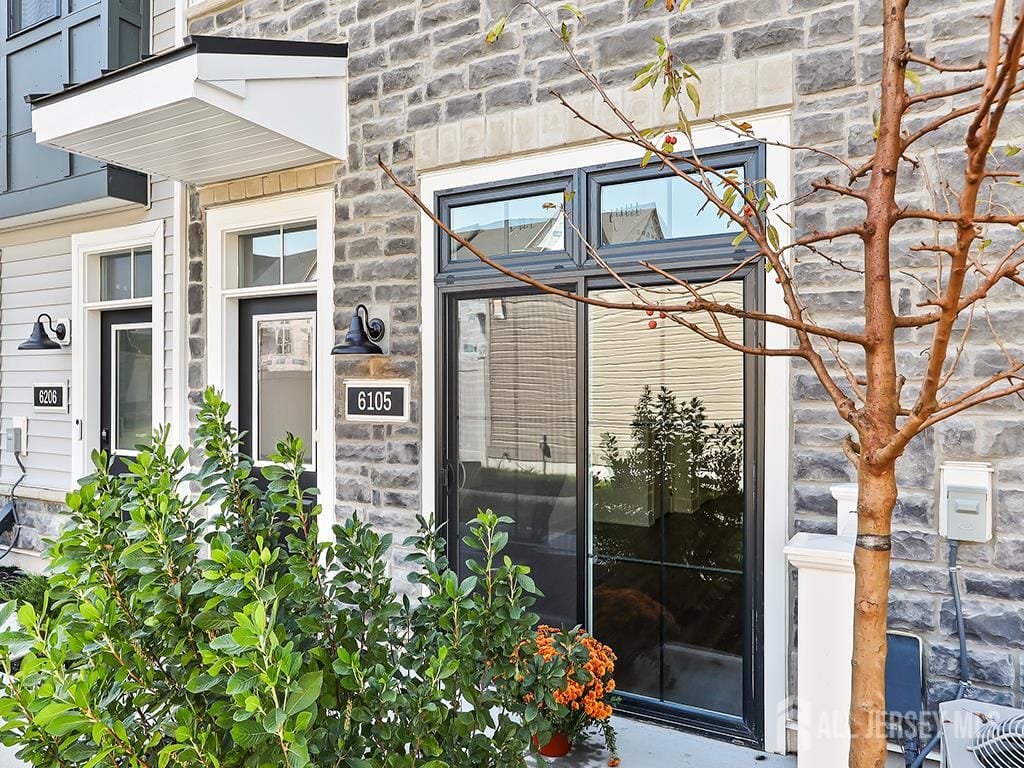 6105 Vivaldi Road Image 3