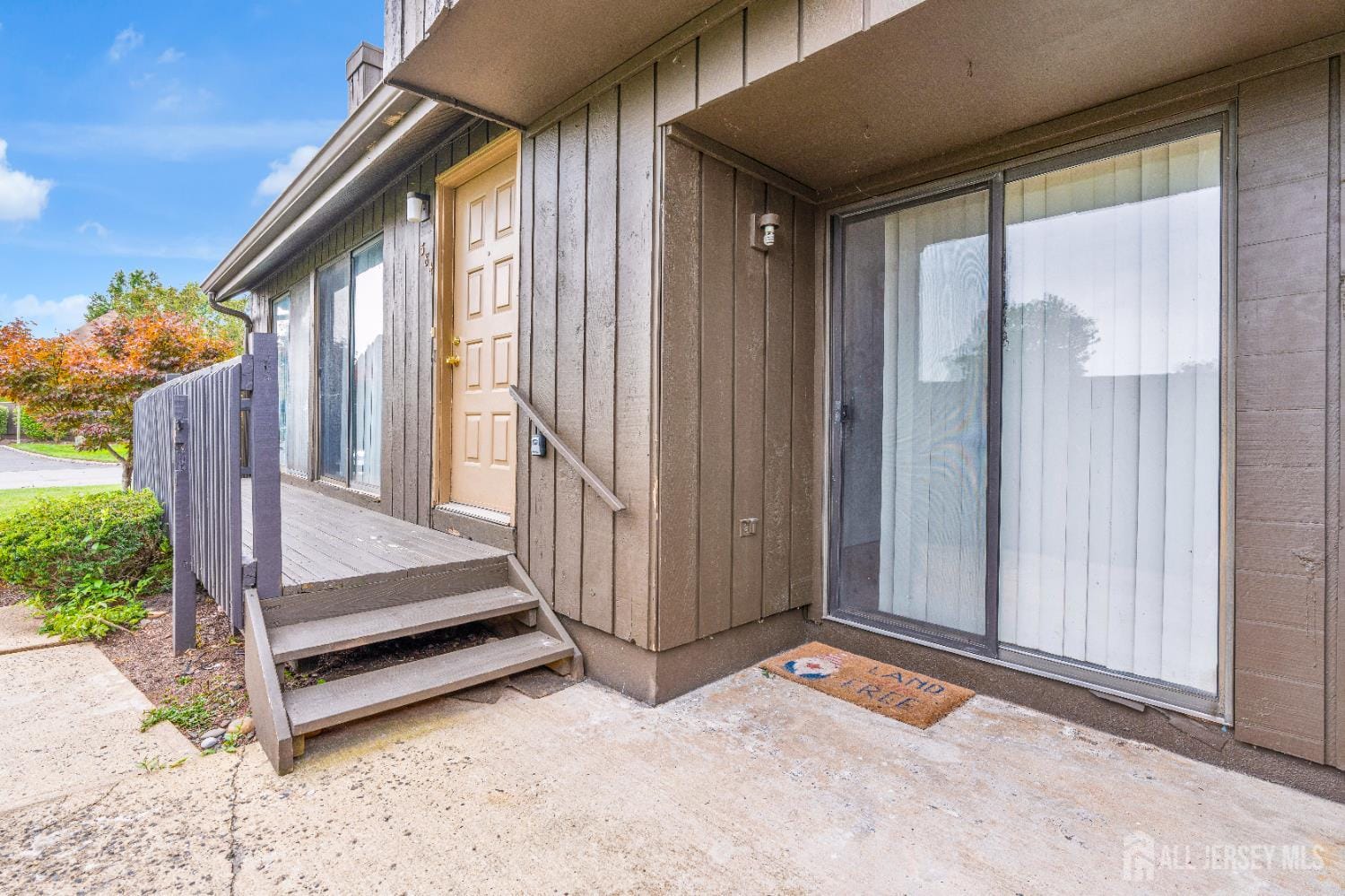 384 Westgate Drive Image 2