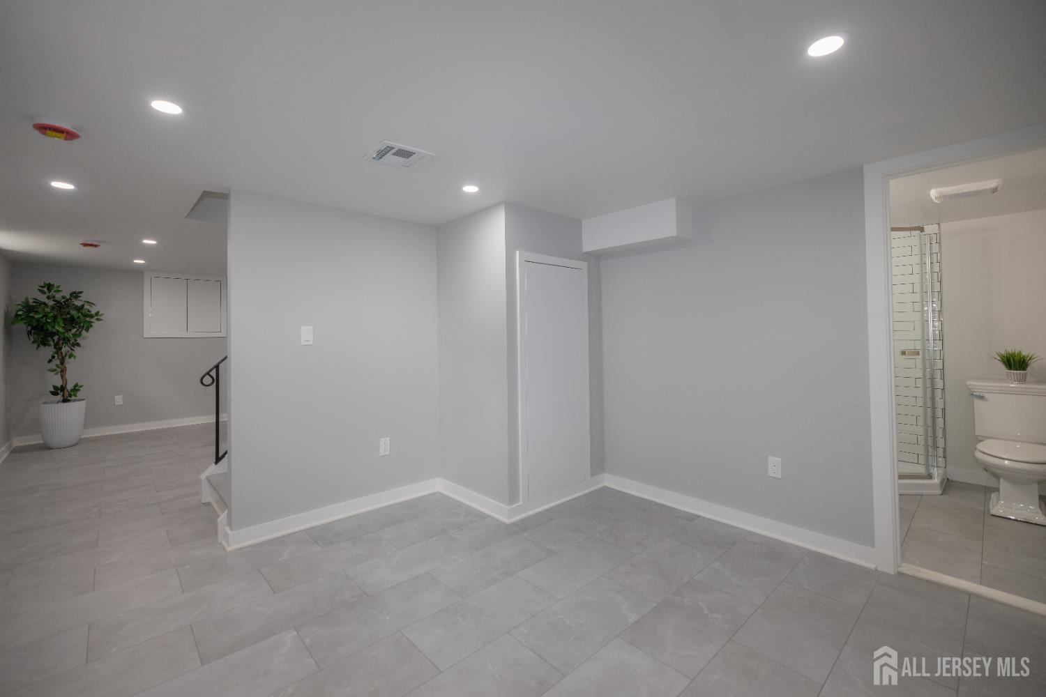 557 Main Street, Sayreville, NJ, 08872 image 25